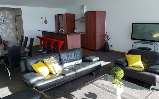 Sea View Princes Wharf Apartments