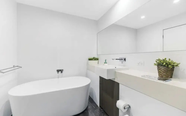 Kozyguru | Mascot | 2 Bed Apt + Free Parking