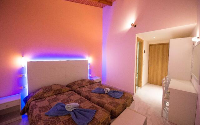 Silver Beach Hotel and Annexe Apartments
