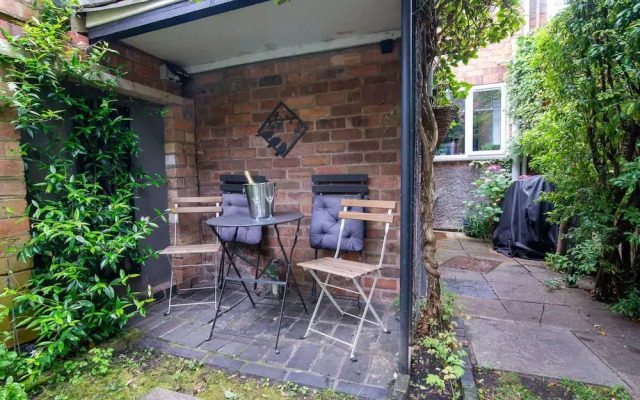 Host Stay Terrace on Canal