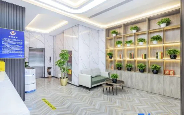 TRUE GO Hotel X (Beijing Guomao Sihui Subway Station)