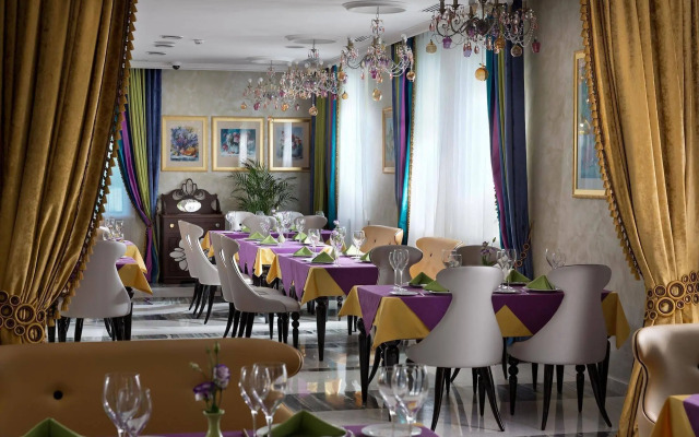 Iris Art Hotel
