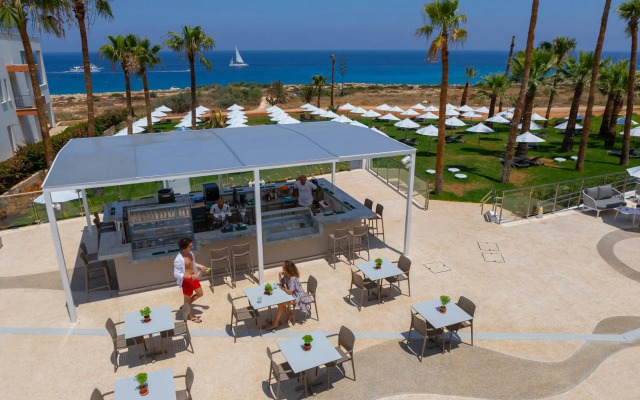 Leonardo Crystal Cove & Spa by the sea - Adults Only