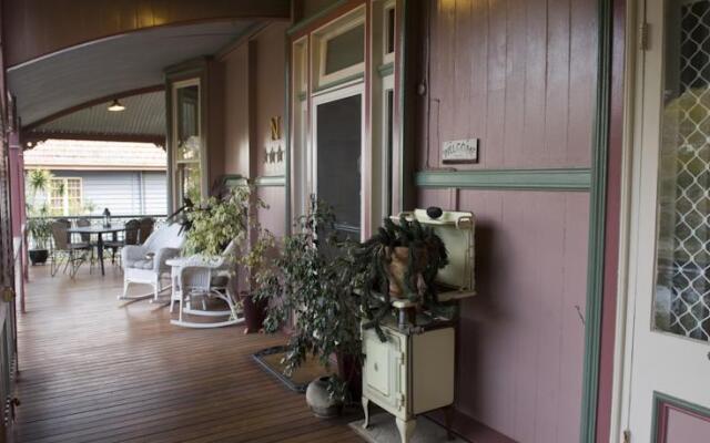 布里斯班纳拉可帕馆住宿加早餐旅馆(Naracoopa Bed & Breakfast & Pavilion Brisbane)