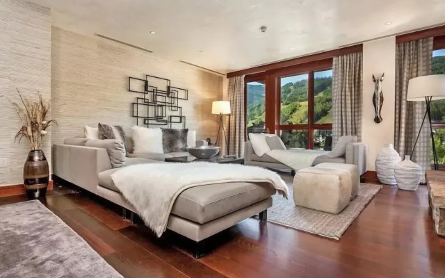 Platinum Vail Solaris 4 Bedroom Vacation Rental Set at the Base of the Mountain Just Steps From the Gondola