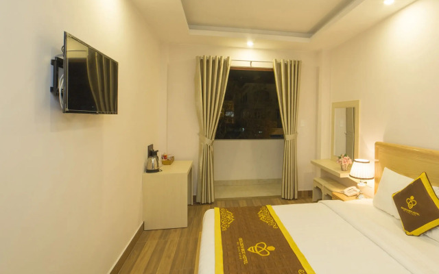 Golden Bee Hotel