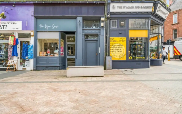 Stylish 4 Bed-town Centre