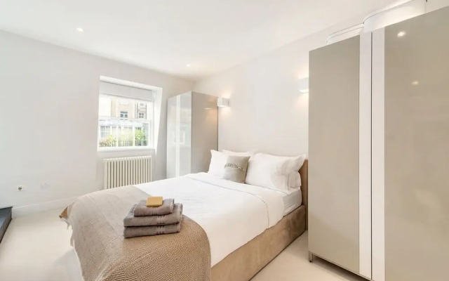 Prime Knightsbridge Mews-4 bed House