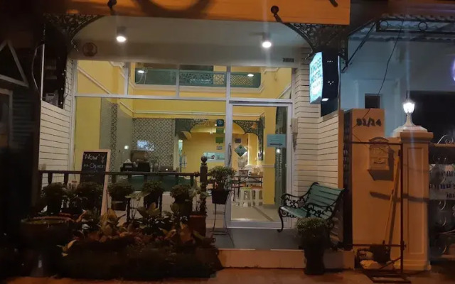 Yindee Hostel - Adults Only