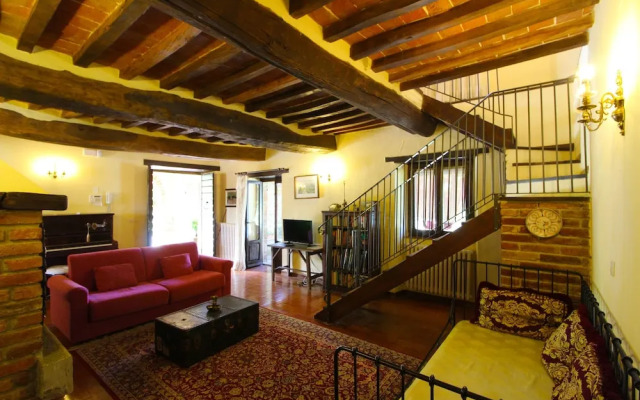 Stunning private villa for 6 guests with private pool, TV, pets allowed and parking