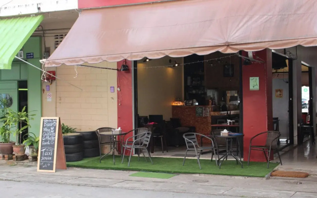 Follow Your Heart Hostel & Cafe