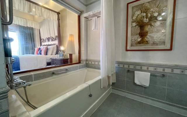 Acron Candolim Regina