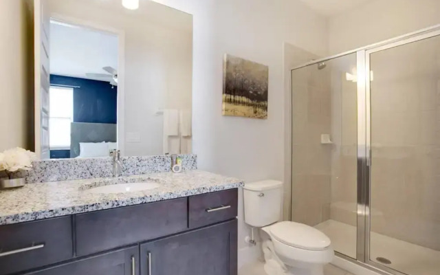 Stylish Family Home Sleeps 22 Enc101