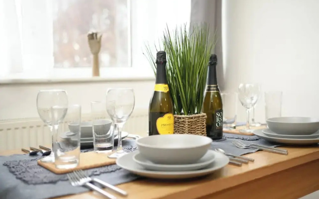 Balcony-freeparking-centrallocation-familyfriendly