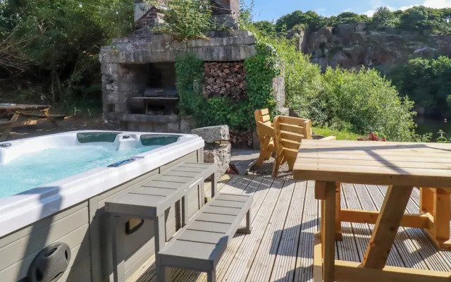 Tickeydoo, Tor Down Quarry