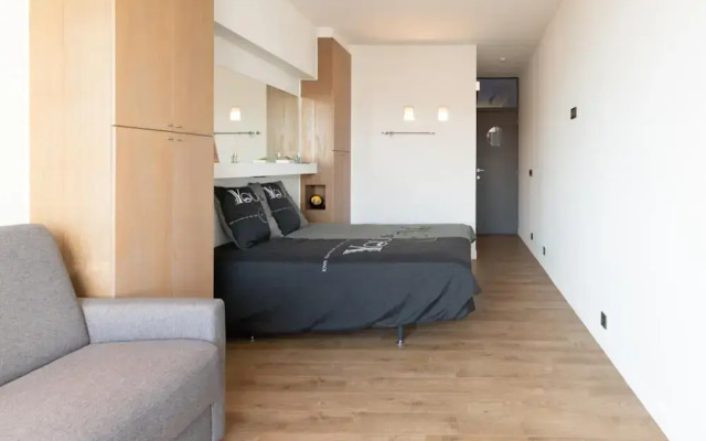 Apartment With Frontal sea View in Raversijde