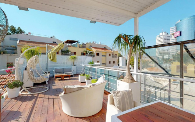 Roman Atmosphere by HolyGuest