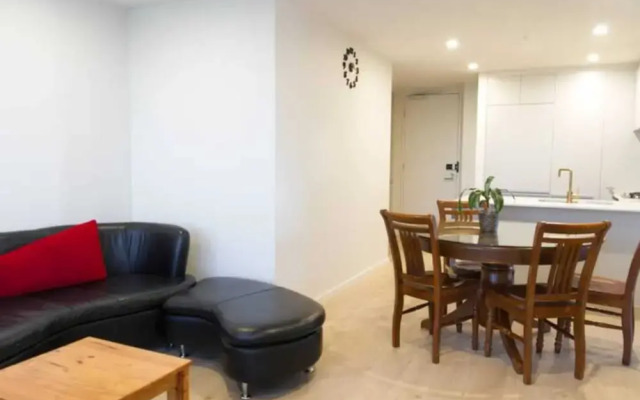 New Spacious 2 Bedroom With Gorgeous City Views