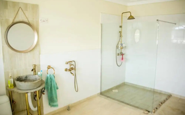 5-bed Lakeview Villa With Roofterrace and Kidspond