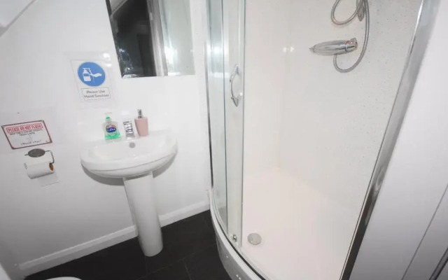 Family Holiday Home With Hot Tub Sleeps 8