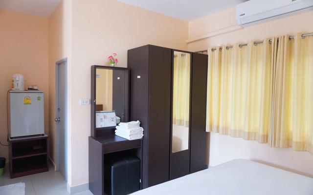 Jirasin Ranong Apartment