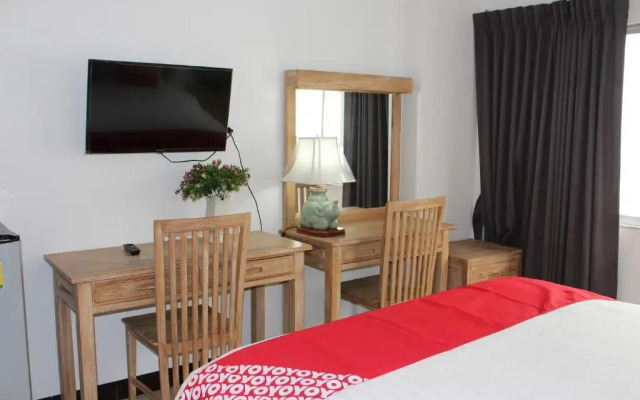 Oyo 75409 Premium The Family Hotel