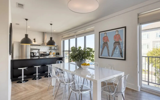 The Carter 401 by Avantstay 4BR Balcony