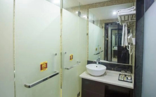 Super 8 Hotel (Hengyang Nanyue Archway)