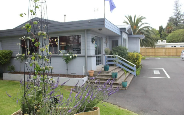 Roselands Motel