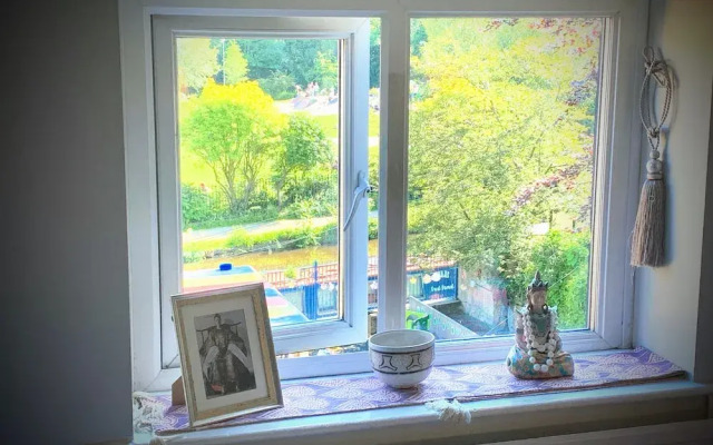 Hebden Bridge - House - Sleeps 8 - Pet Friendly