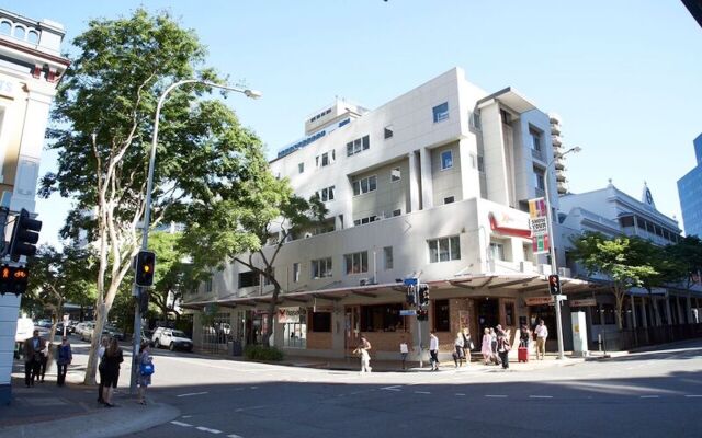 Base Brisbane Uptown Backpackers