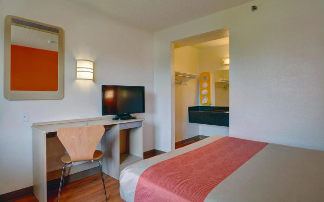 Motel 6 Wethersfield, CT - Hartford