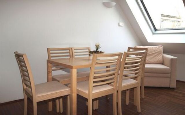 CheckVienna - Maria-Theresien-Straße