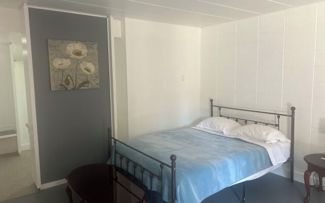 EdgeCliff Inn
