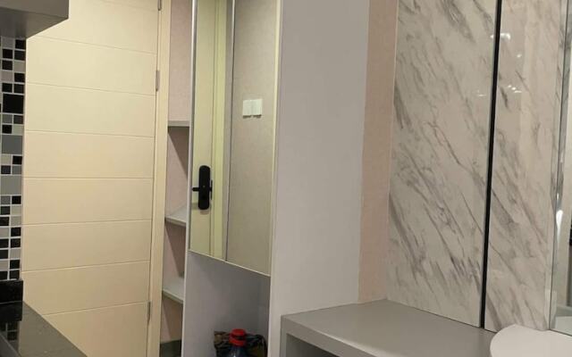 Cosmy Benson Apartment at Pakuwon Mall