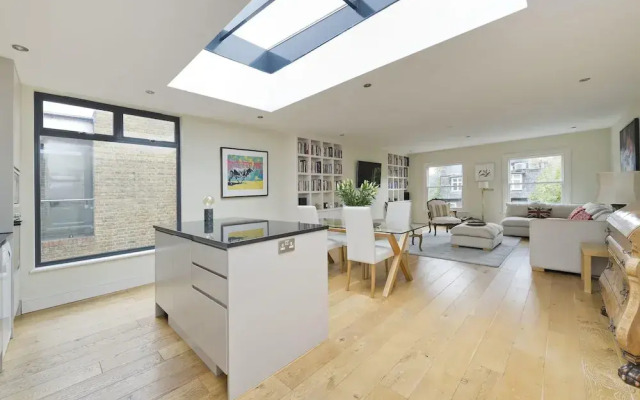 Spacious 3-bedroom Apartment in Earls Court