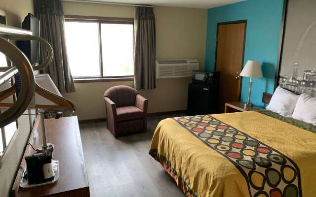 Super 8 by Wyndham Boonville