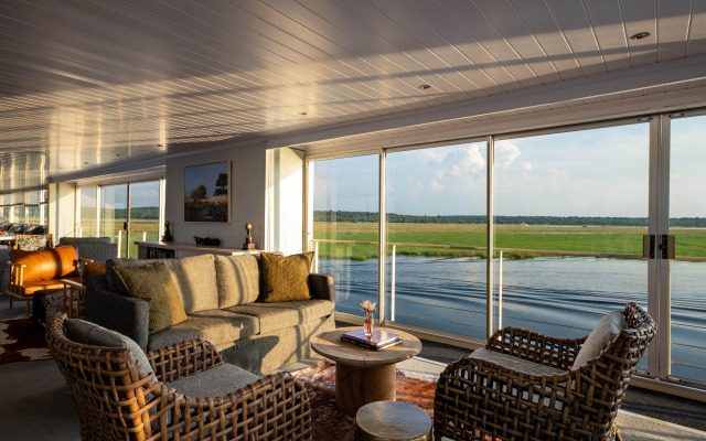 Zambezi Queen by Mantis