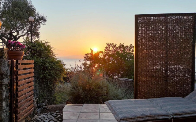 Beachfront Avia Nest - Aspa s Getaway