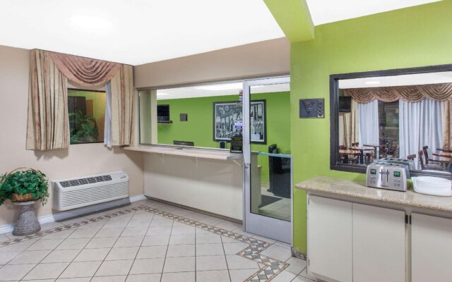 Super 8 by Wyndham Los Angeles/Alhambra