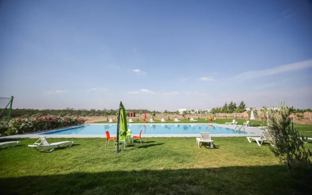 Appartement neuf, entouré de verdure + piscine