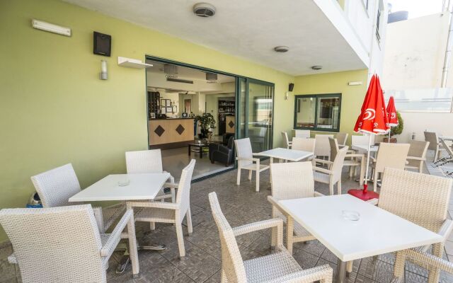 Athina Beach Hotel
