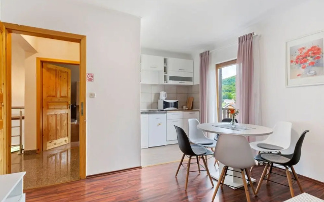 Cosy Apartment in Oto?ac With Balcony