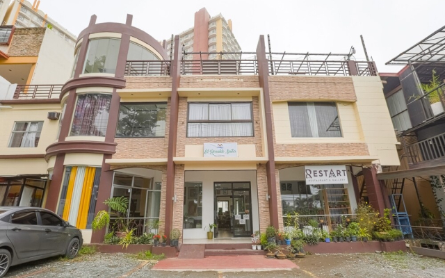OYO 759 Royal South Garden Suites