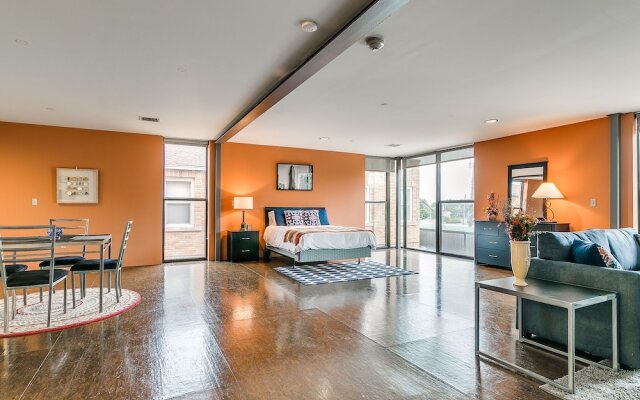 Jolly Ollie - Ultra Modern OKC Loft - Sleeps 4