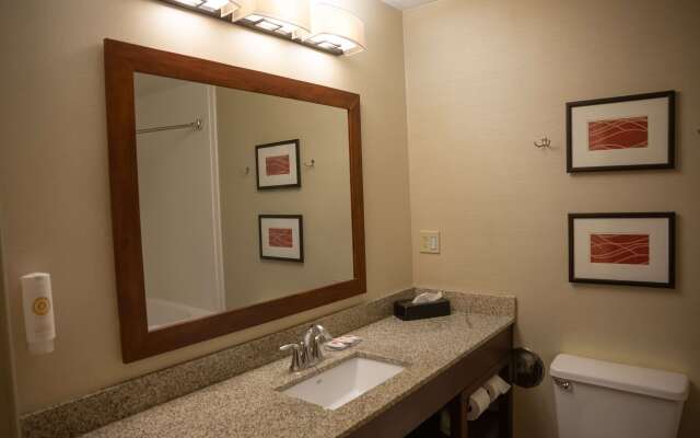 Comfort Inn & Suites Erie - Splash Harbor Indoor Waterpark