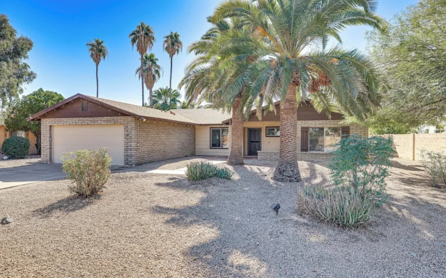 Outdoor Oasis: Family-Friendly Home In Scottsdale!