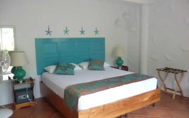 Playa Bluff Hotel