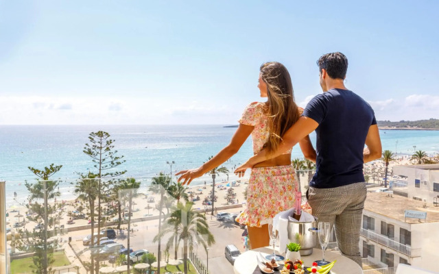 CM Playa del Moro Hotel