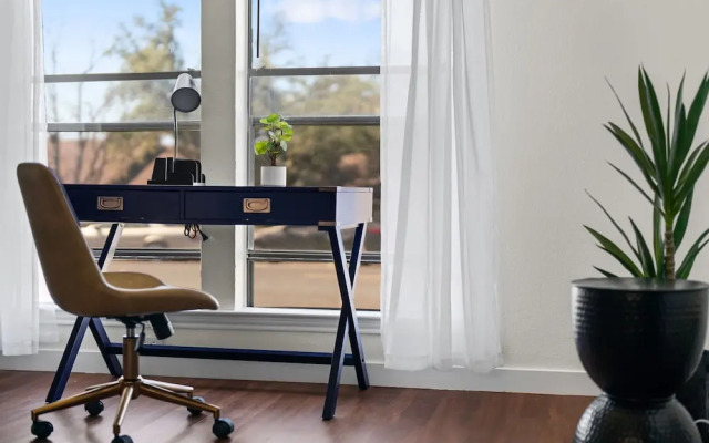 Hillside 3BR KingClose to DT Domain Q2